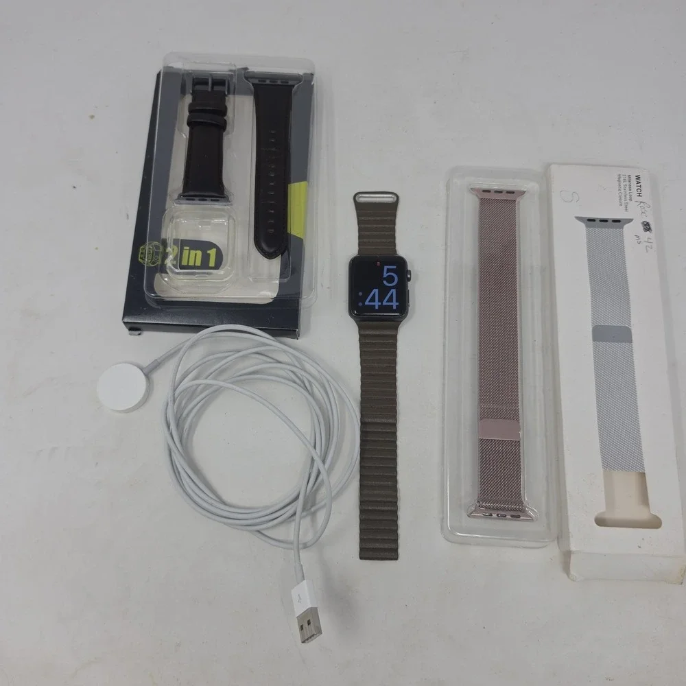 Apple Watch, 7000 Series, 42mm 2 Extra Bands. Works Great